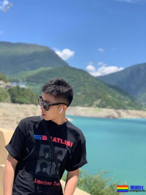 今日份心动男孩！干净帅气的小奶狗空少，这也太可爱了吧 - 51虹马