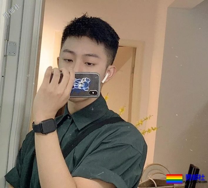 今日份心动男孩！干净帅气的小奶狗空少，这也太可爱了吧 - 51虹马