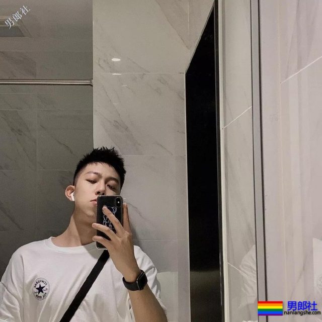 今日份心动男孩！干净帅气的小奶狗空少，这也太可爱了吧 - 51虹马