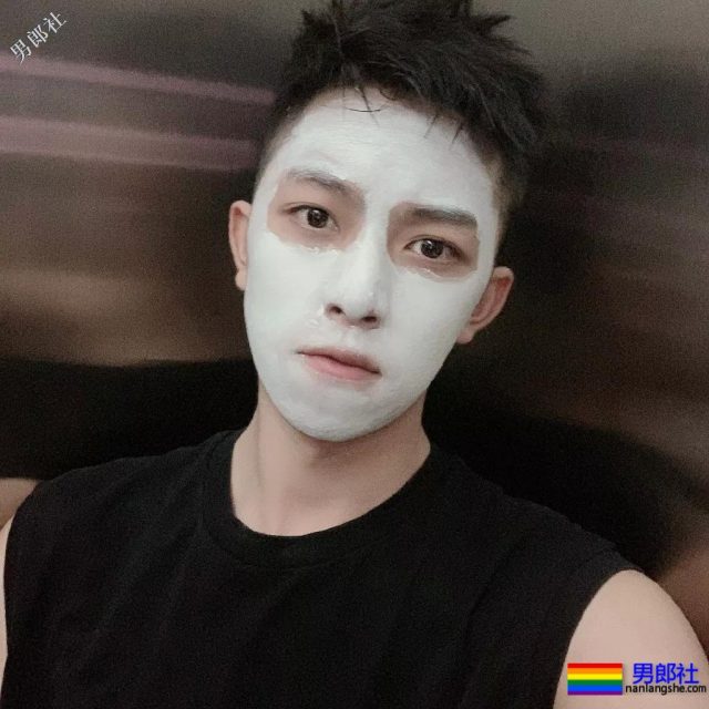 今日份心动男孩！干净帅气的小奶狗空少，这也太可爱了吧 - 51虹马