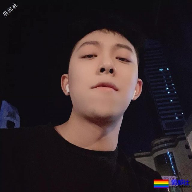 今日份心动男孩！干净帅气的小奶狗空少，这也太可爱了吧 - 51虹马