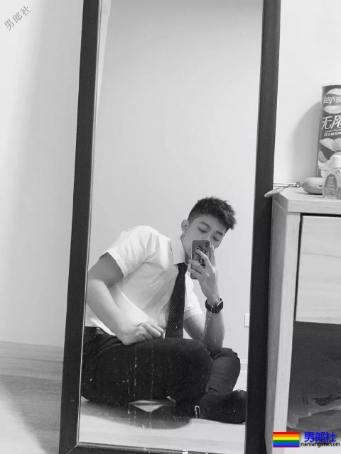 今日份心动男孩！干净帅气的小奶狗空少，这也太可爱了吧 - 51虹马