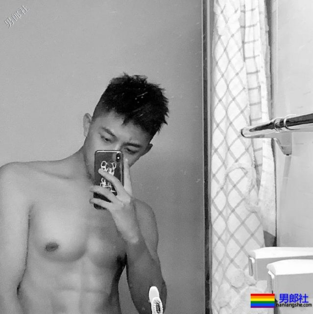 今日份心动男孩！干净帅气的小奶狗空少，这也太可爱了吧 - 51虹马