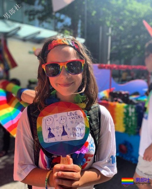 加拿大总理：每个人都应展现真我，爱其所爱 - 51虹马