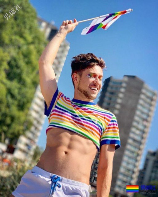 加拿大总理：每个人都应展现真我，爱其所爱 - 51虹马