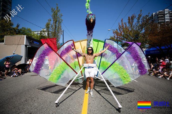 加拿大总理：每个人都应展现真我，爱其所爱 - 51虹马