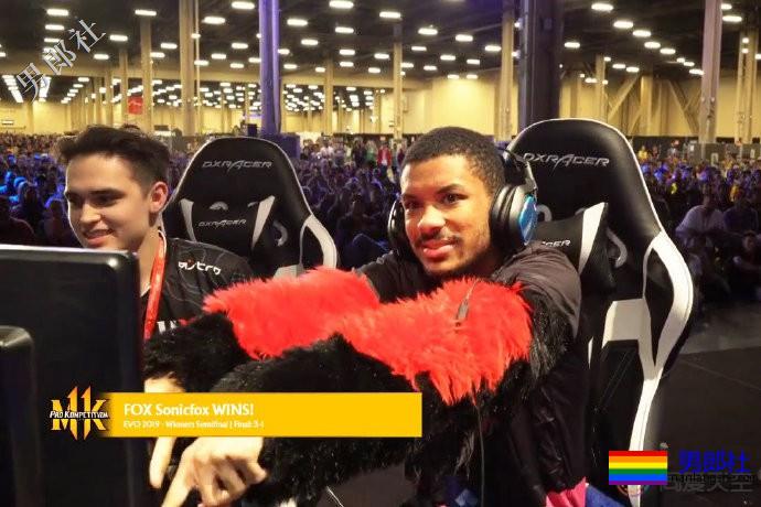 Gay选手夺得《真人快打11》世界冠军 - 51虹马