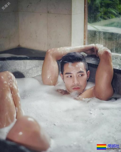 杜蕾斯男模最新硬照一览，这次粗心没藏住？ - 51虹马