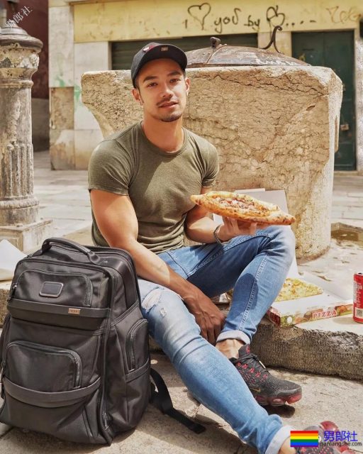 杜蕾斯男模最新硬照一览，这次粗心没藏住？ - 51虹马