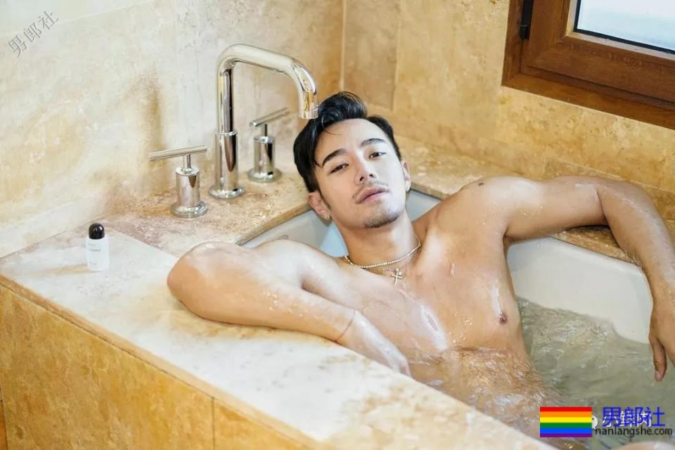 杜蕾斯男模最新硬照一览，这次粗心没藏住？ - 51虹马