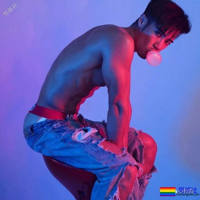 杜蕾斯男模最新硬照一览，这次粗心没藏住？ - 51虹马