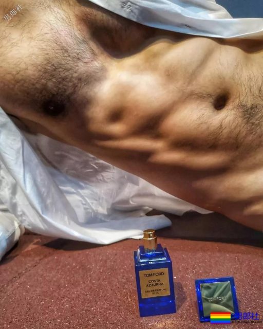 爬山的肌肉男被偷拍，据说还是个1？ - 51虹马