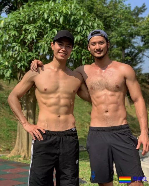 爬山的肌肉男被偷拍，据说还是个1？ - 51虹马