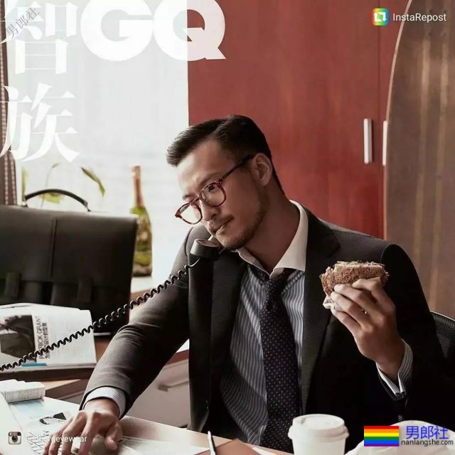 爬山的肌肉男被偷拍，据说还是个1？ - 51虹马