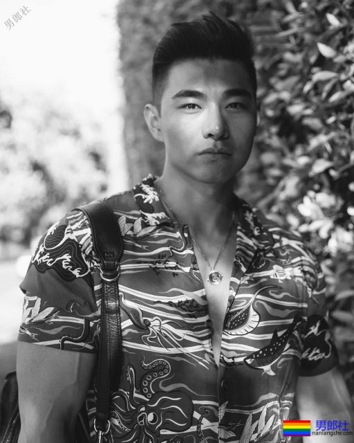 超A腱子肉大胸帅男，超man私照男友力太浓烈! - 51虹马