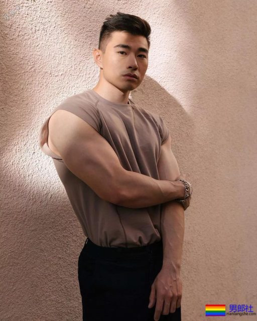 超A腱子肉大胸帅男，超man私照男友力太浓烈! - 51虹马