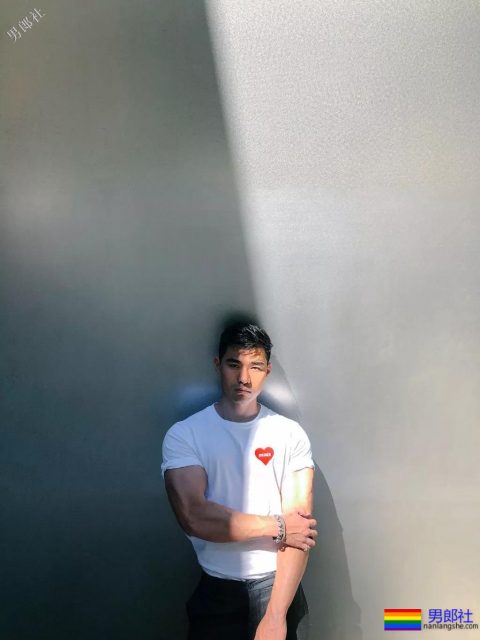 超A腱子肉大胸帅男，超man私照男友力太浓烈! - 51虹马