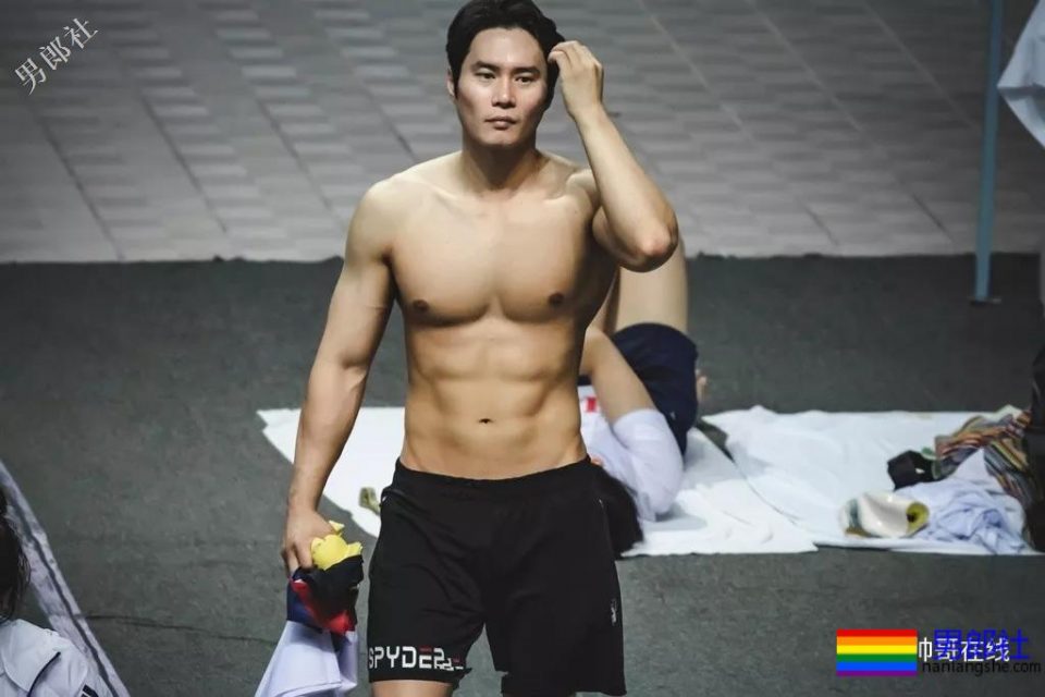 世警会的泳裤阿sir！中国消防官微的肌肉壮男！这些男朋友我都可以！ - 51虹马