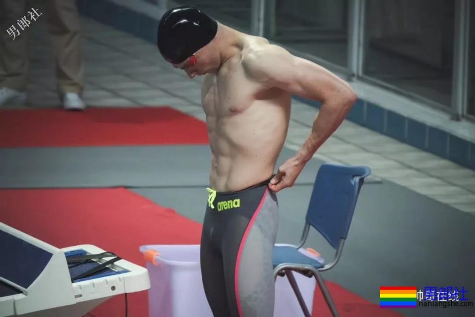 世警会的泳裤阿sir！中国消防官微的肌肉壮男！这些男朋友我都可以！ - 51虹马