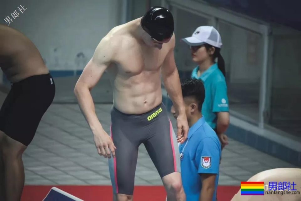 世警会的泳裤阿sir！中国消防官微的肌肉壮男！这些男朋友我都可以！ - 51虹马