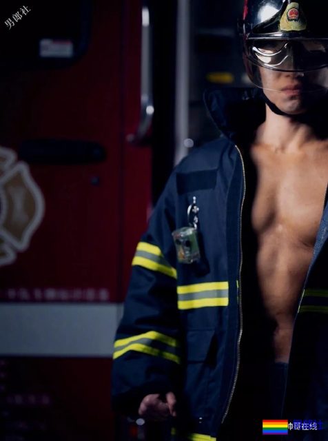 世警会的泳裤阿sir！中国消防官微的肌肉壮男！这些男朋友我都可以！ - 51虹马