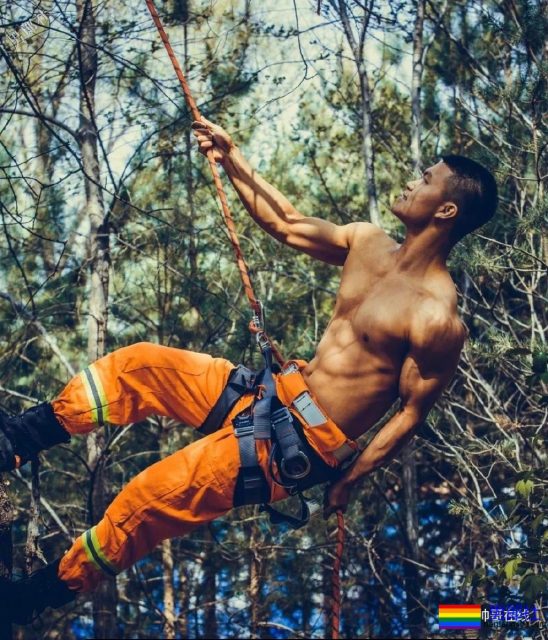 世警会的泳裤阿sir！中国消防官微的肌肉壮男！这些男朋友我都可以！ - 51虹马