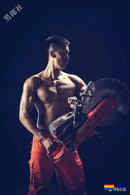 世警会的泳裤阿sir！中国消防官微的肌肉壮男！这些男朋友我都可以！ - 51虹马