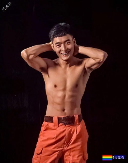 世警会的泳裤阿sir！中国消防官微的肌肉壮男！这些男朋友我都可以！ - 51虹马