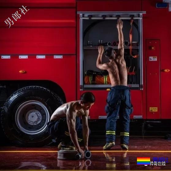 世警会的泳裤阿sir！中国消防官微的肌肉壮男！这些男朋友我都可以！ - 51虹马