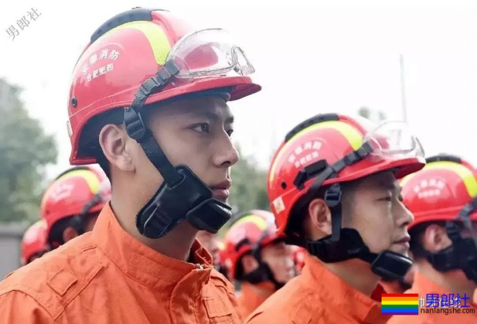 世警会的泳裤阿sir！中国消防官微的肌肉壮男！这些男朋友我都可以！ - 51虹马