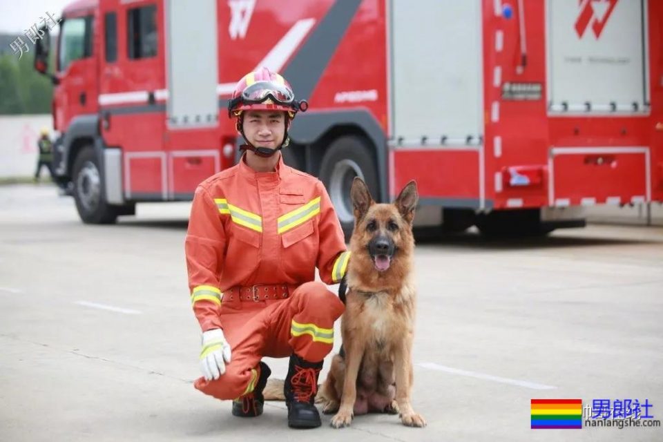世警会的泳裤阿sir！中国消防官微的肌肉壮男！这些男朋友我都可以！ - 51虹马