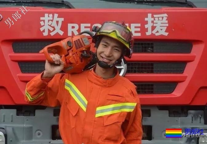 世警会的泳裤阿sir！中国消防官微的肌肉壮男！这些男朋友我都可以！ - 51虹马