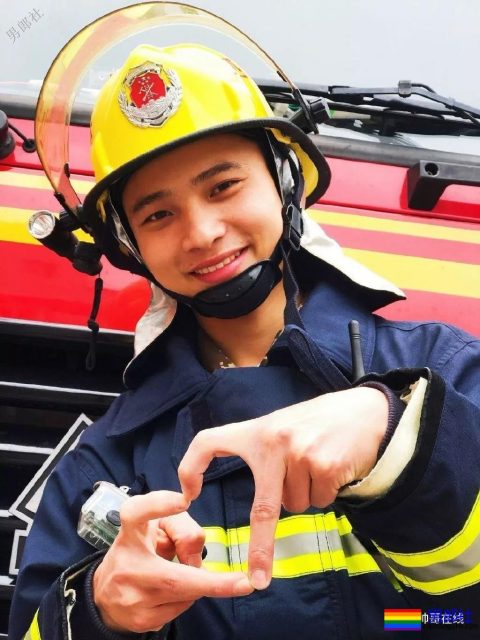 世警会的泳裤阿sir！中国消防官微的肌肉壮男！这些男朋友我都可以！ - 51虹马