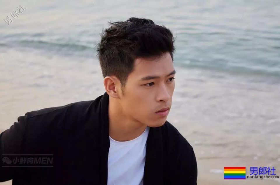 筋肉小哥被揩腹肌，工作真不容易~ - 51虹马