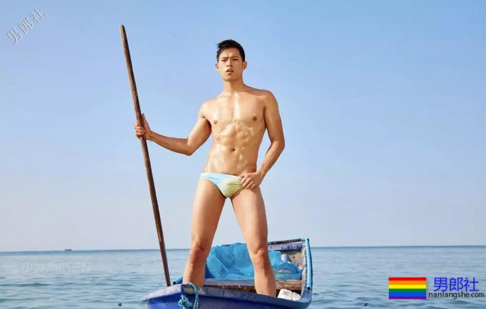 筋肉小哥被揩腹肌，工作真不容易~ - 51虹马