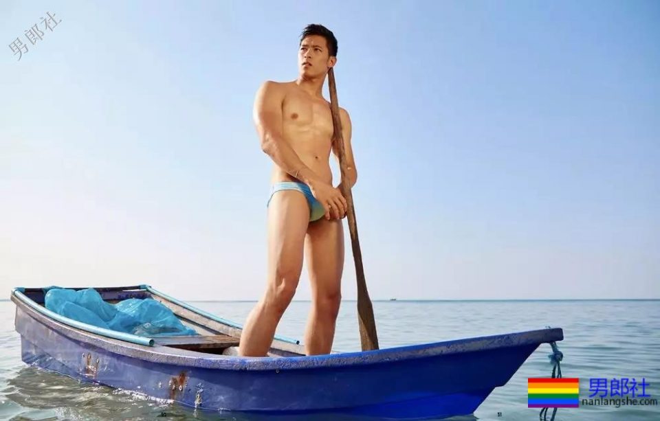 筋肉小哥被揩腹肌，工作真不容易~ - 51虹马