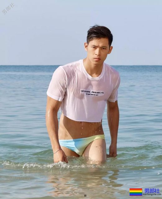 筋肉小哥被揩腹肌，工作真不容易~ - 51虹马