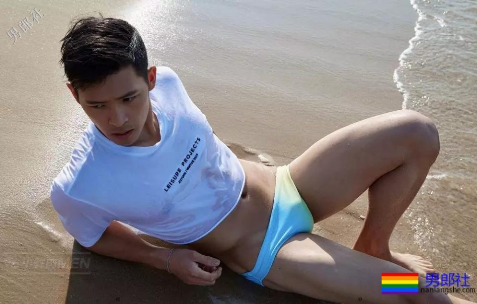 筋肉小哥被揩腹肌，工作真不容易~ - 51虹马