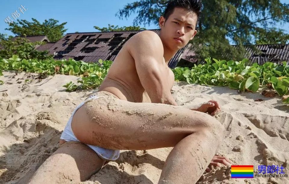 筋肉小哥被揩腹肌，工作真不容易~ - 51虹马