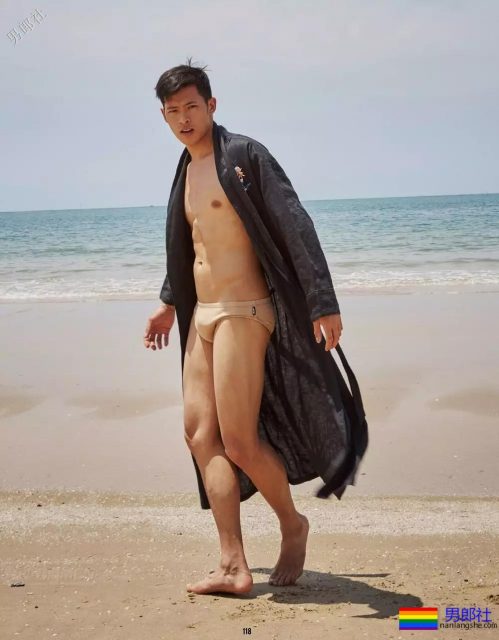 筋肉小哥被揩腹肌，工作真不容易~ - 51虹马