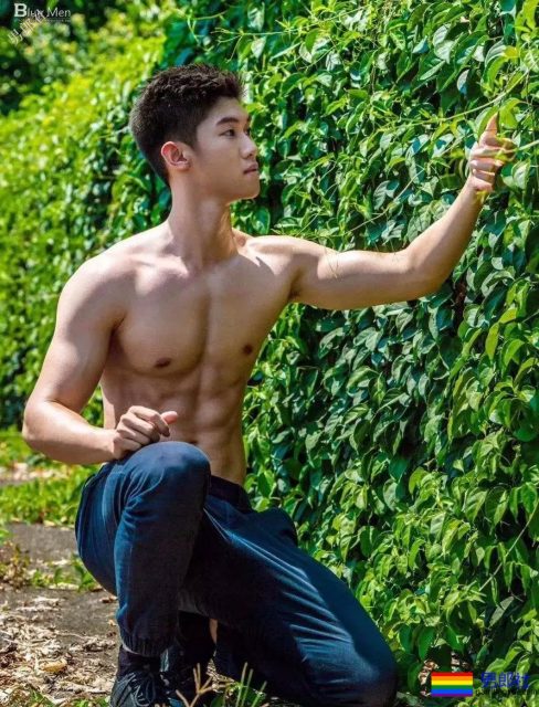 颜值和身材都在线的体院小哥 - 51虹马