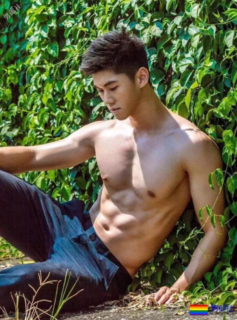 颜值和身材都在线的体院小哥 - 51虹马