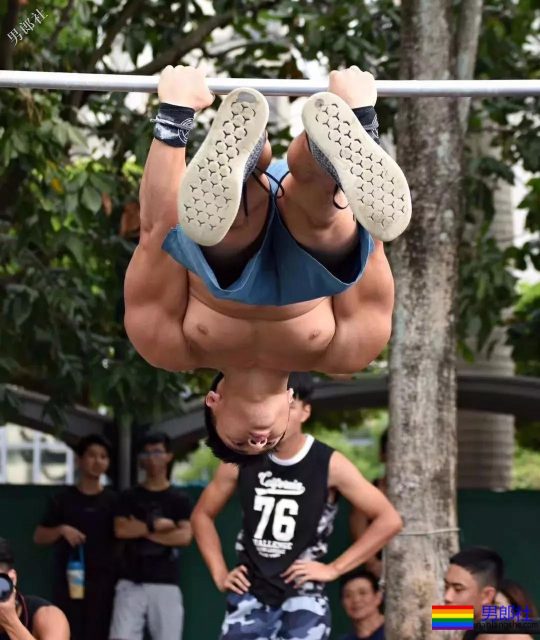 颜值和身材都在线的体院小哥 - 51虹马