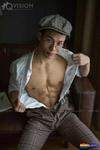 撸铁网红自曝八块腹肌秘籍，上海小伙不会跳舞开除G籍 - 51虹马