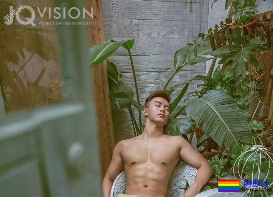 撸铁网红自曝八块腹肌秘籍，上海小伙不会跳舞开除G籍 - 51虹马