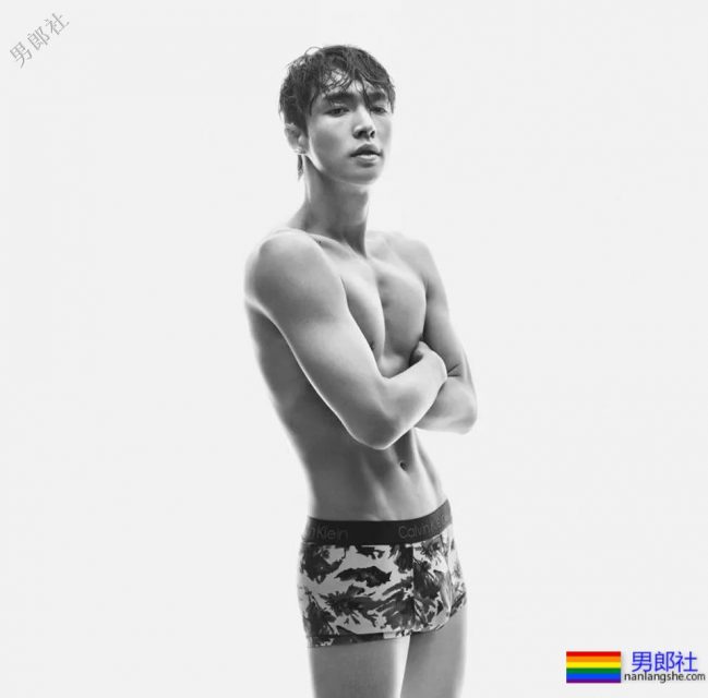 张艺兴CK广告现解放碑，P太过，被嘲塞馒头了-51虹马