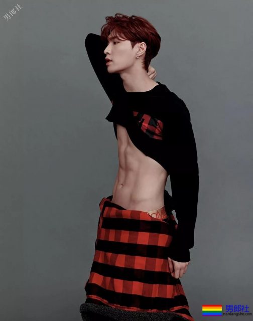 张艺兴CK广告现解放碑，P太过，被嘲塞馒头了 - 51虹马