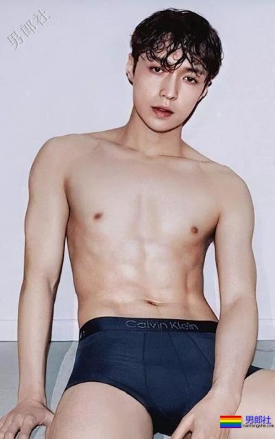 张艺兴CK广告现解放碑，P太过，被嘲塞馒头了 - 51虹马