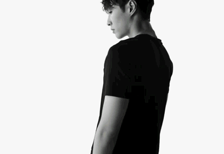 张艺兴CK广告现解放碑，P太过，被嘲塞馒头了 - 51虹马