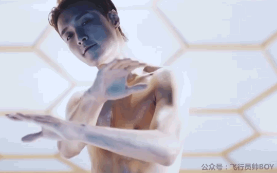 张艺兴CK广告现解放碑，P太过，被嘲塞馒头了 - 51虹马